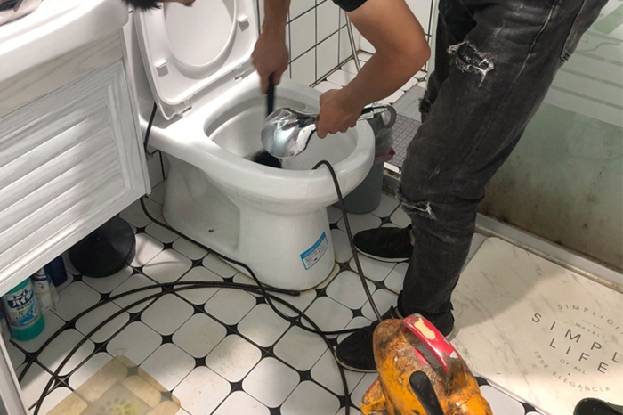 乌兰疏通下水道