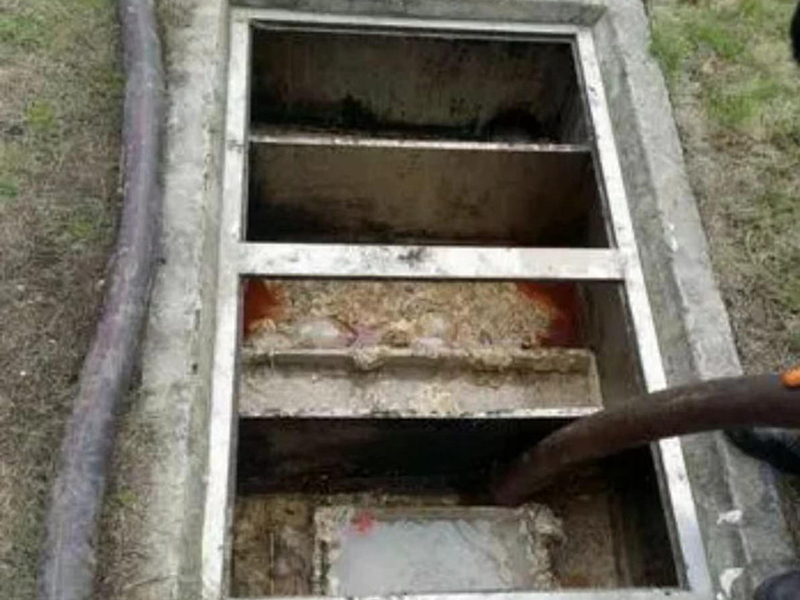 乌兰隔油池清理