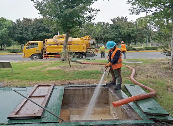乌兰化油池清理